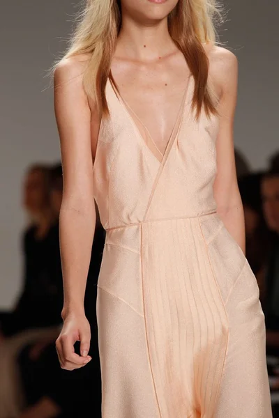 Look 14